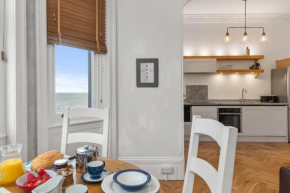 Spinnaker - Close to Town Sea Views